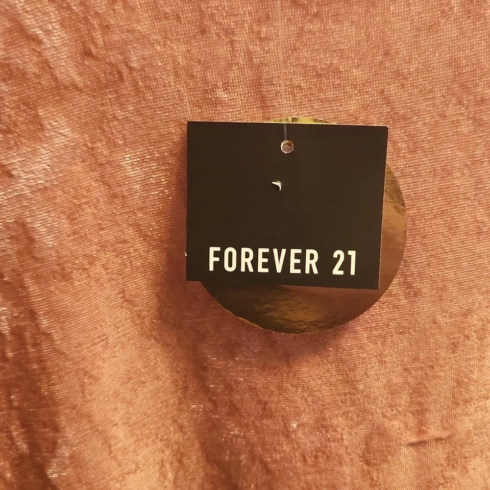 Pink NWT Forever 21 Junior's Medium Dress With Short Split at the bottom - Picture 3 of 4